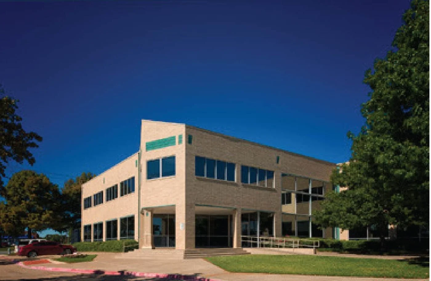 Photo-1 of 990 N Walnut Creek Dr, Mansfield, TX 76063