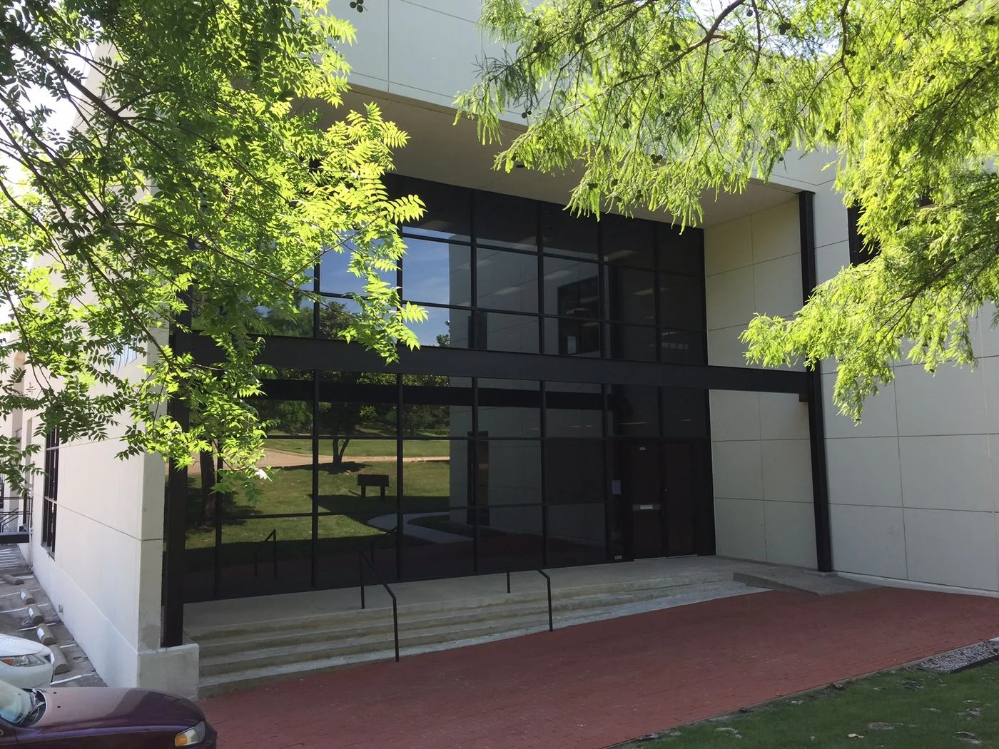Photo-2 of 350 E Royal Ln, Irving, TX 75039