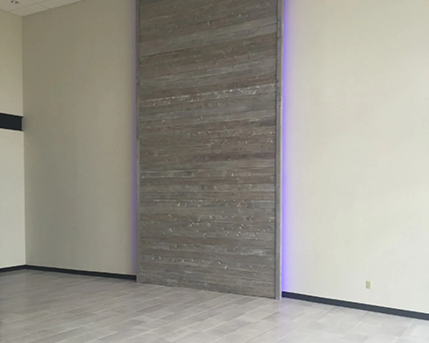 Photo-3 of 350 E Royal Ln, Irving, TX 75039