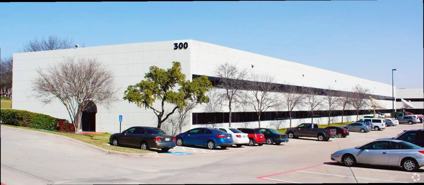 Photo 2 of 300 E Royal Ln, Irving, TX 75039