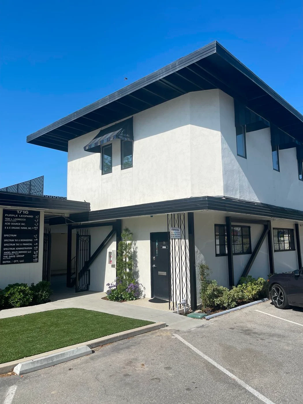 Photo 1 of 1716 Oak St, Bakersfield, CA 93301