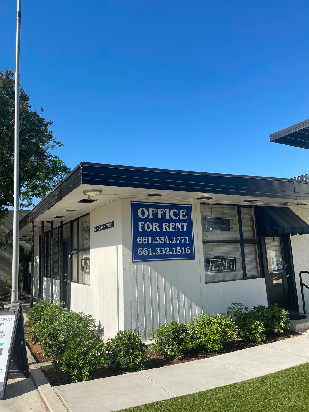 Photo 2 of 1716 Oak St, Bakersfield, CA 93301