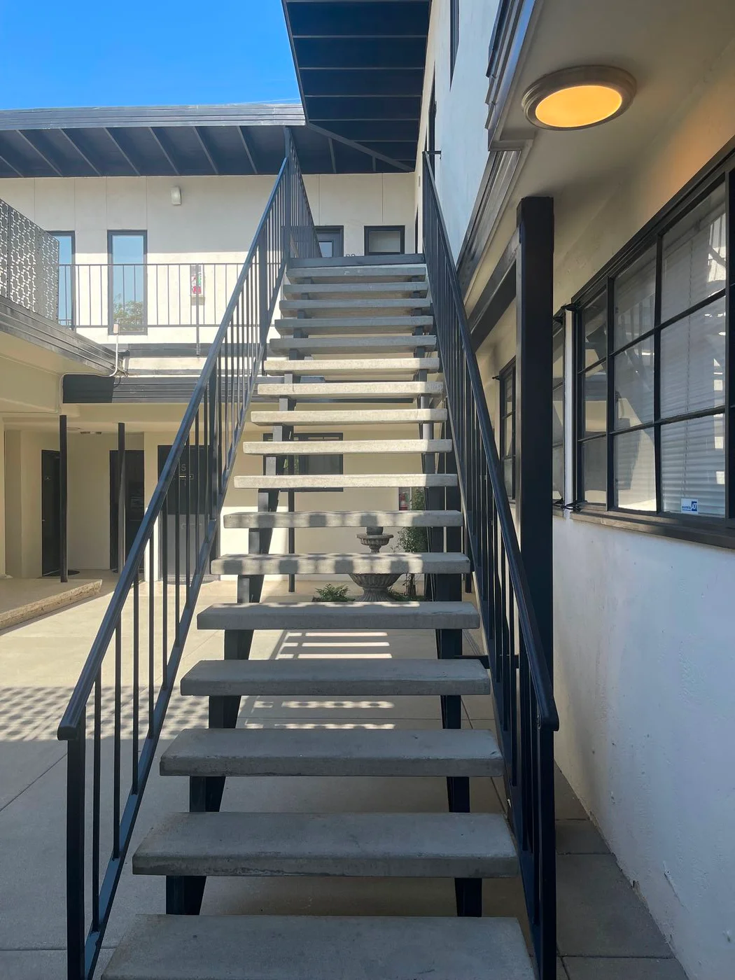 Photo 3 of 1716 Oak St, Bakersfield, CA 93301