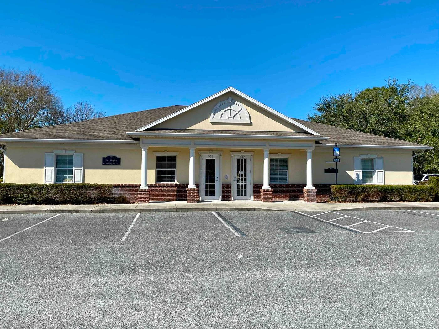 Photo 1 of 929 N US Highway 27, Lady Lake, FL 32159