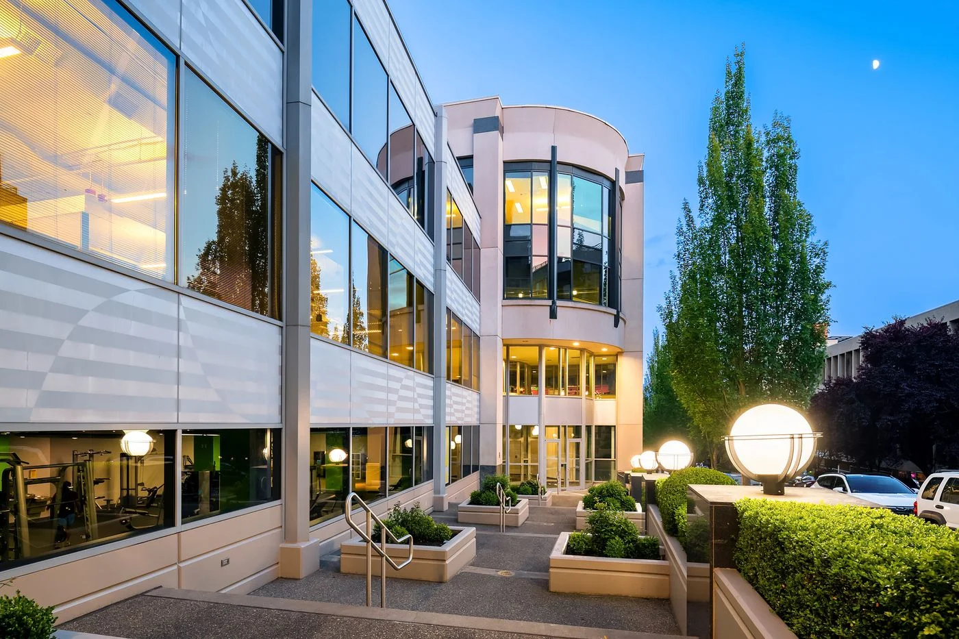 Photo 3 of 400 2nd Ave W, Seattle, WA 98119