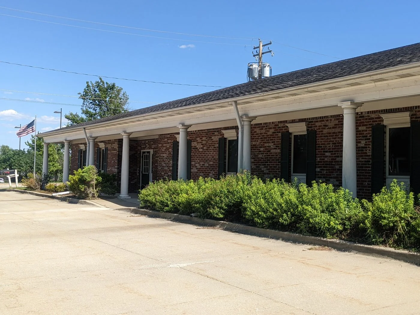 Photo 1 of 2011 S Main St, Bloomington, IL 61704