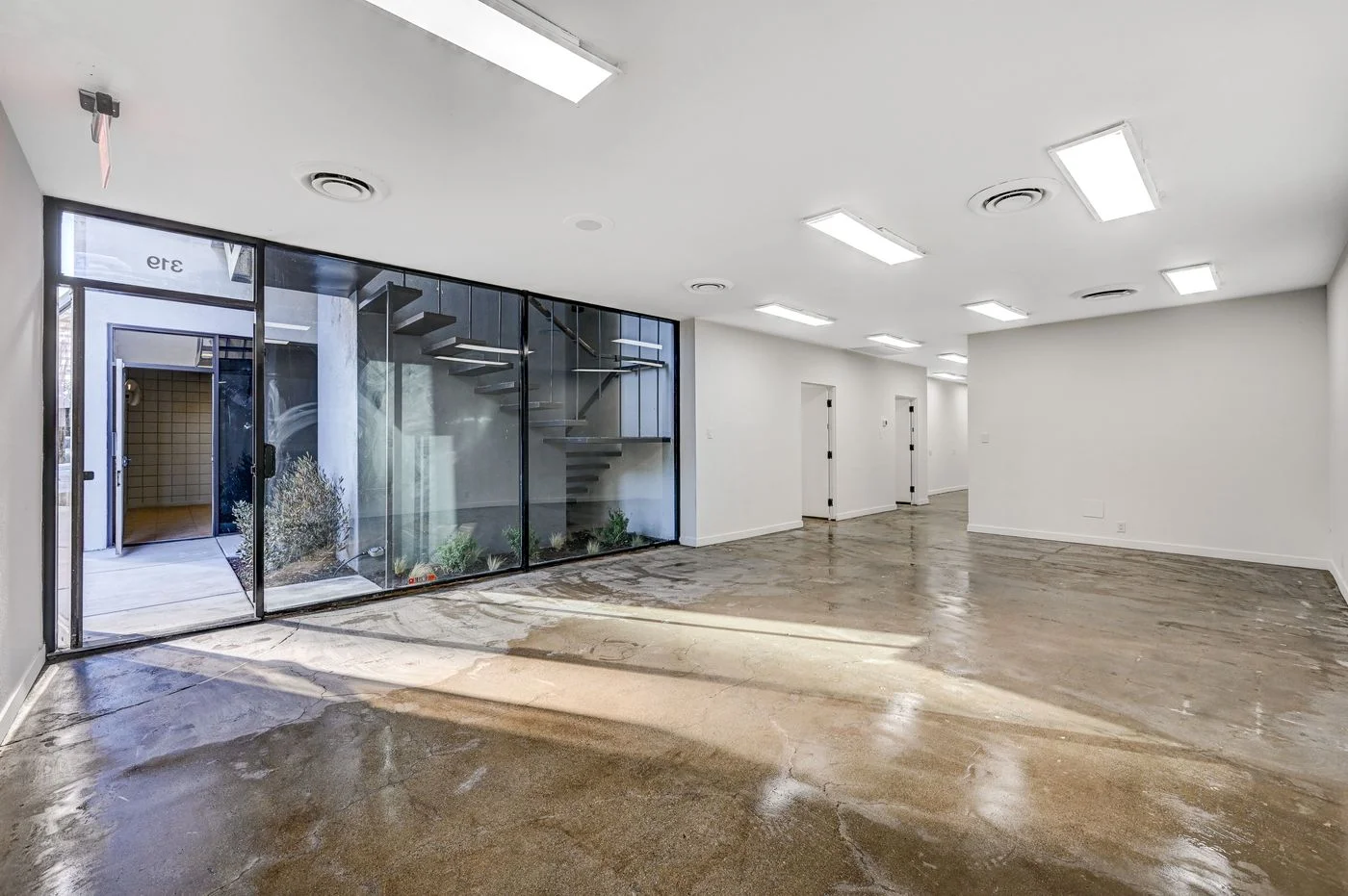 Photo 3 of 319 S 3rd St, Las Vegas, NV 89101