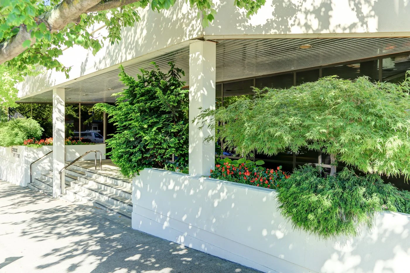 Photo 2 of 18 W Mercer St, Seattle, WA 98119