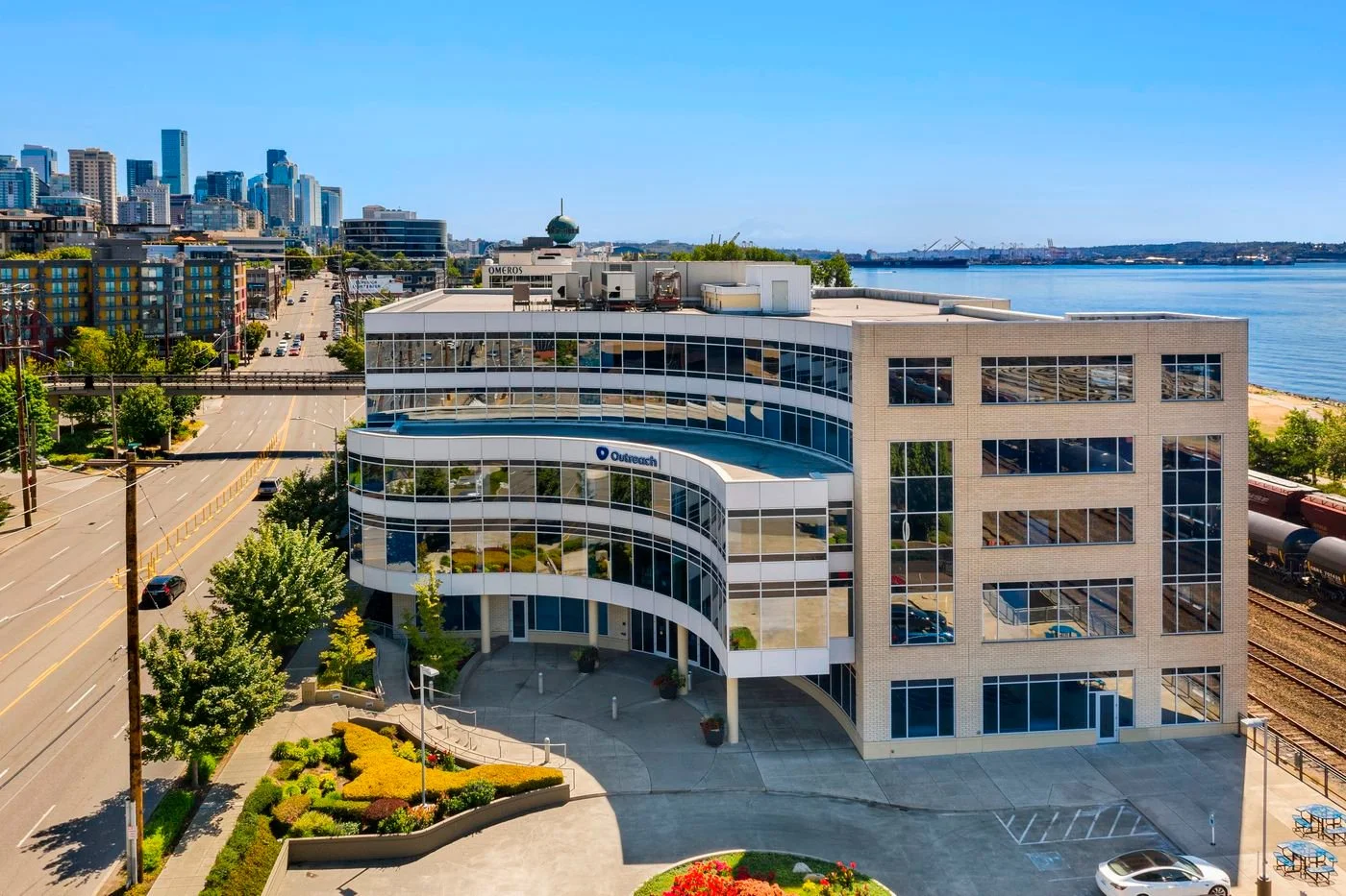 Photo-2 of 333 Elliott Ave W, Seattle, WA 98119
