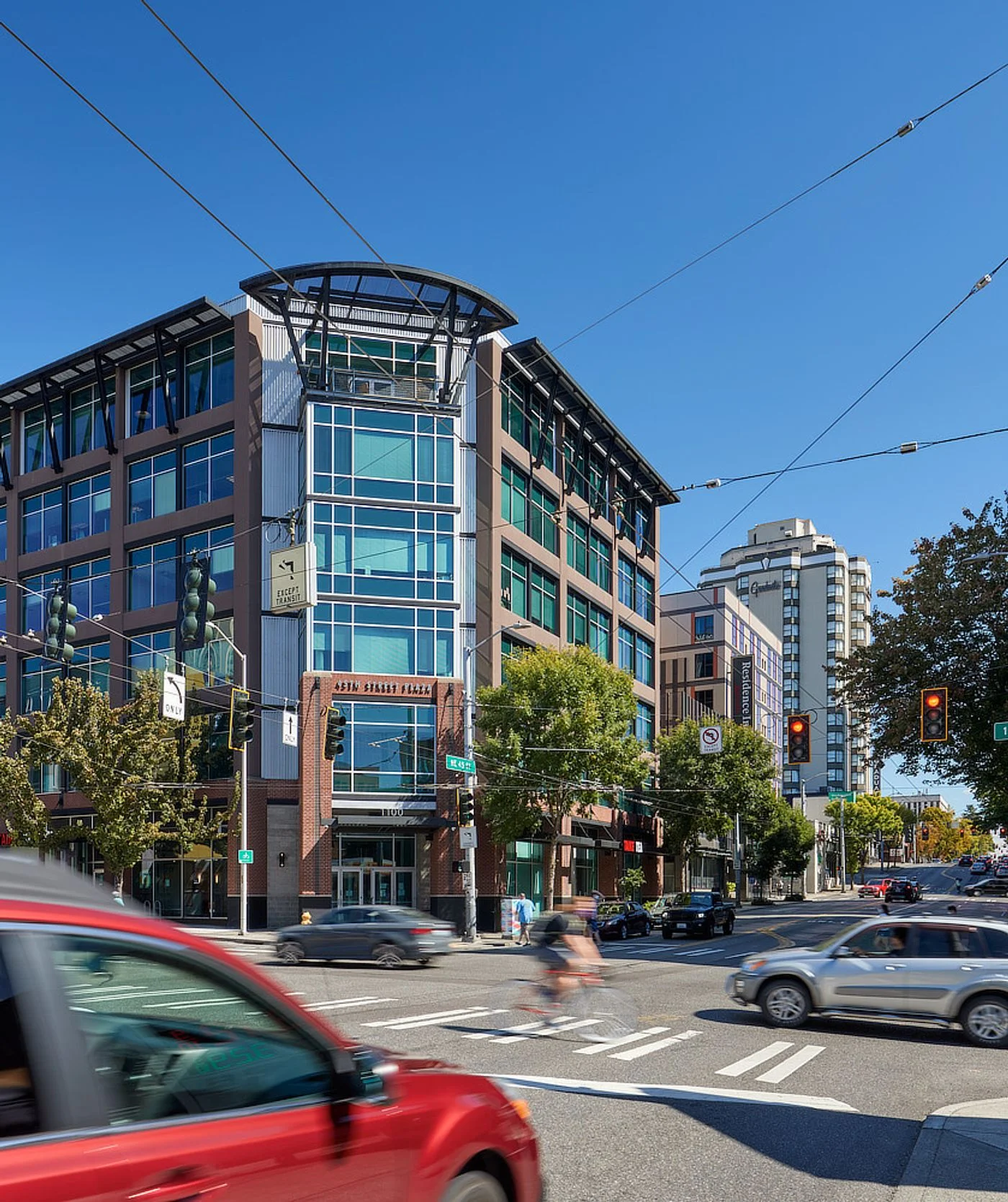 Photo 2 of 1100 NE 45th St, Seattle, WA 98105