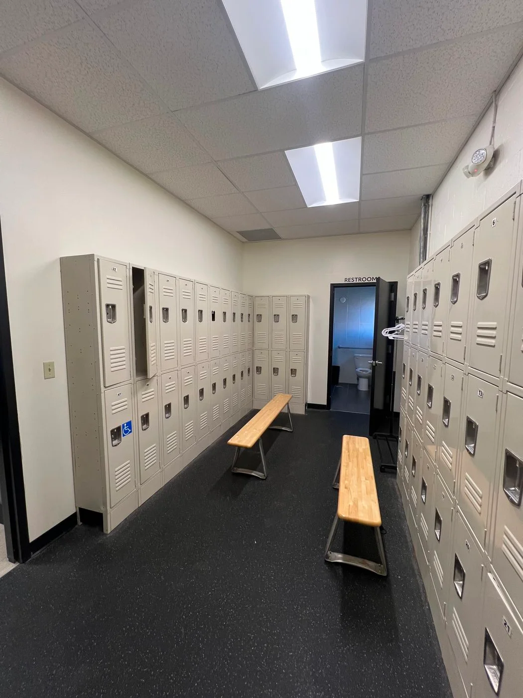 Photo 3 of 10451-10483 Old Olive Street Rd, Creve Coeur, MO 63141