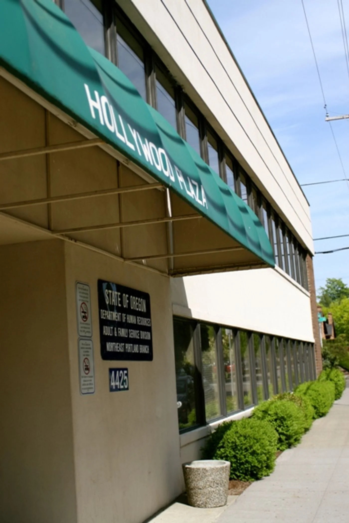 Photo 3 of 4425 NE Broadway, Portland, OR 97213