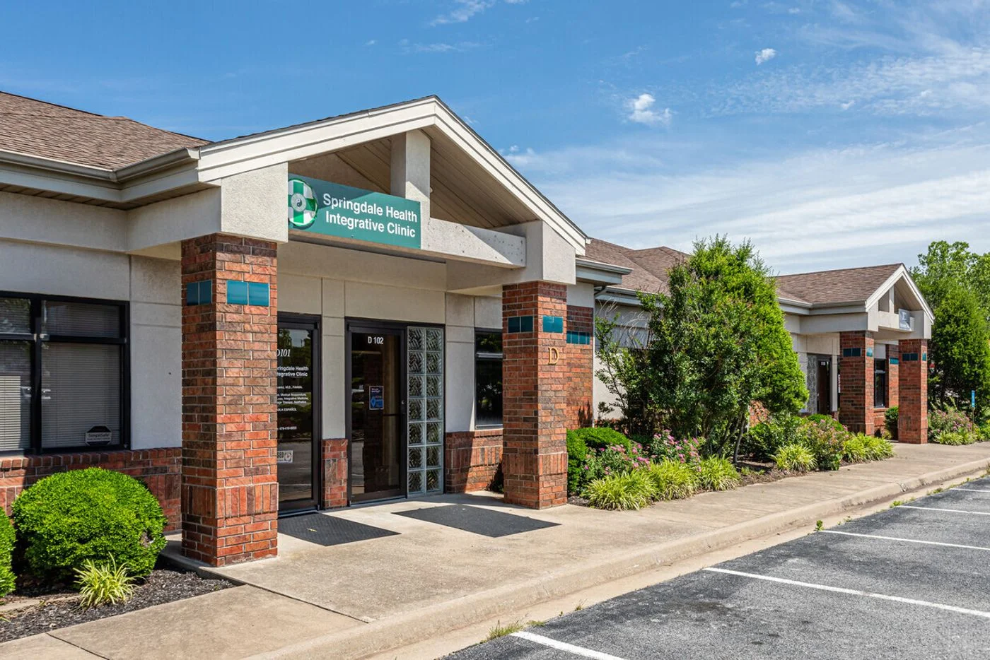 Photo 2 of 3291 S Thompson St, Springdale, AR 72764