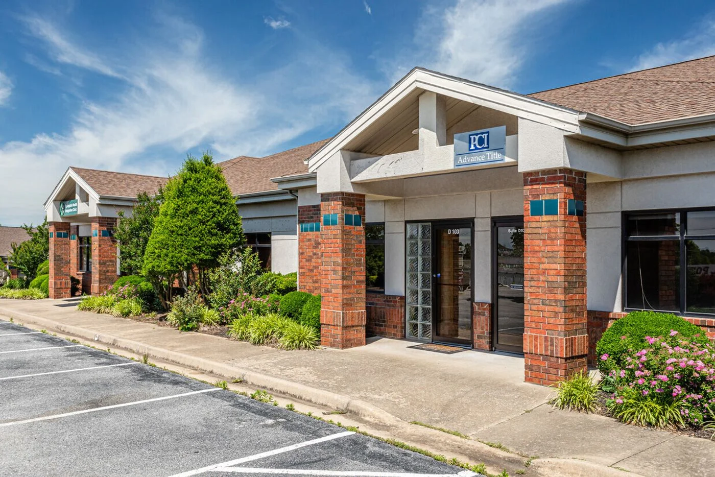 Photo 1 of 3291 S Thompson St, Springdale, AR 72764