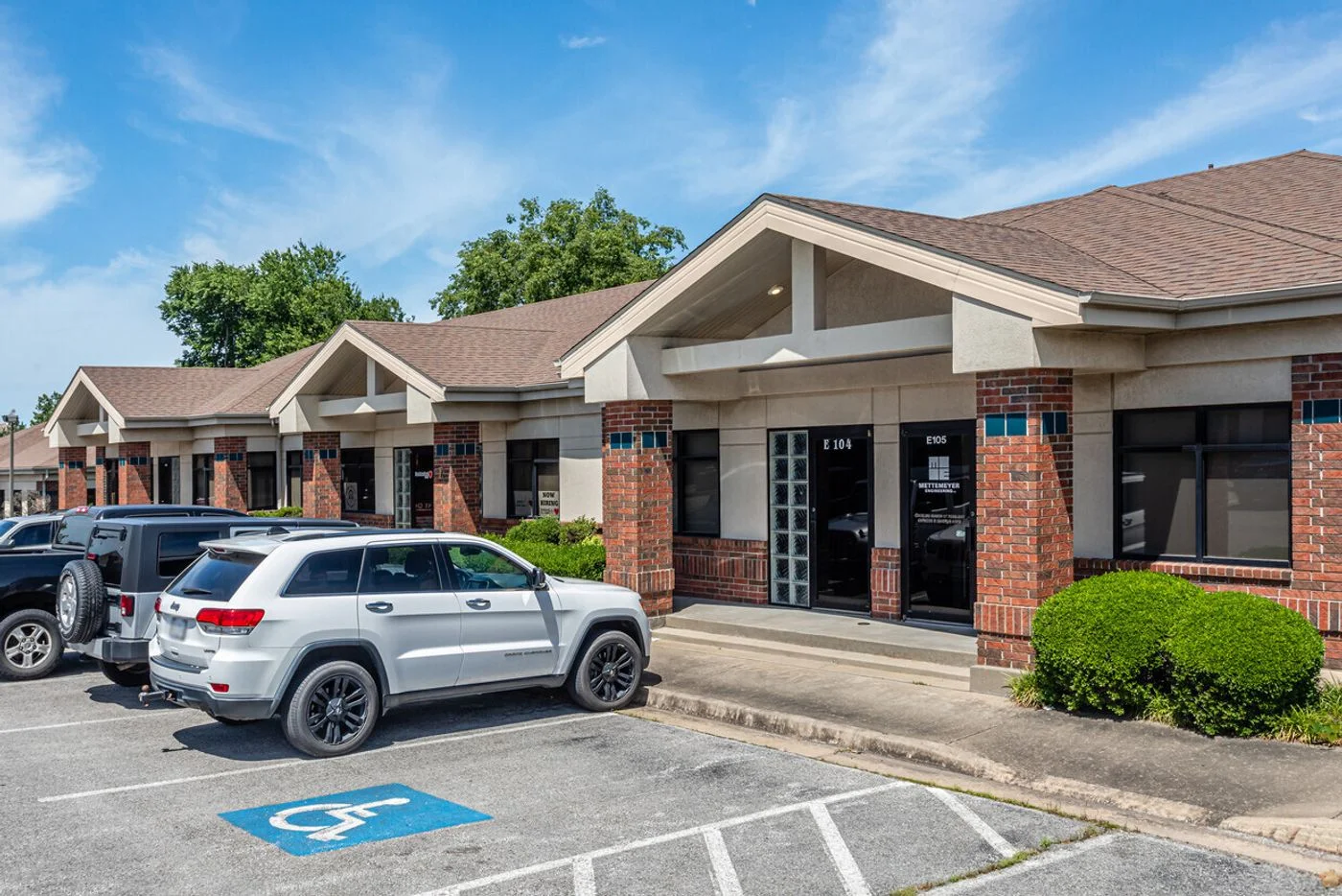 Photo 3 of 3291 S Thompson St, Springdale, AR 72764