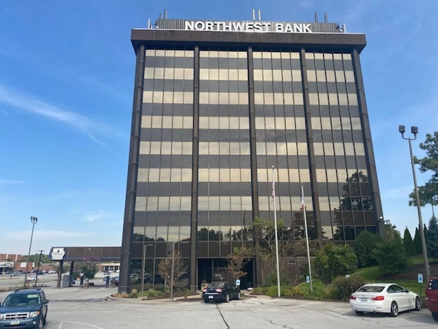 Photo 3 of 2550 Middle Rd, Davenport, IA 52803