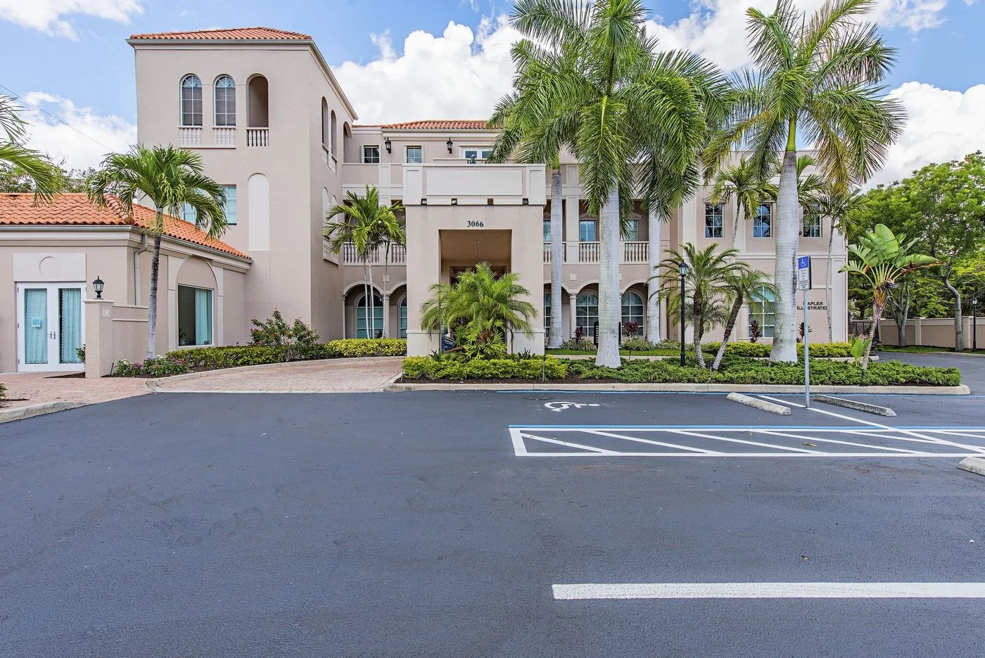 Photo-3 of 3066 Tamiami Trl N, Naples, FL 34103