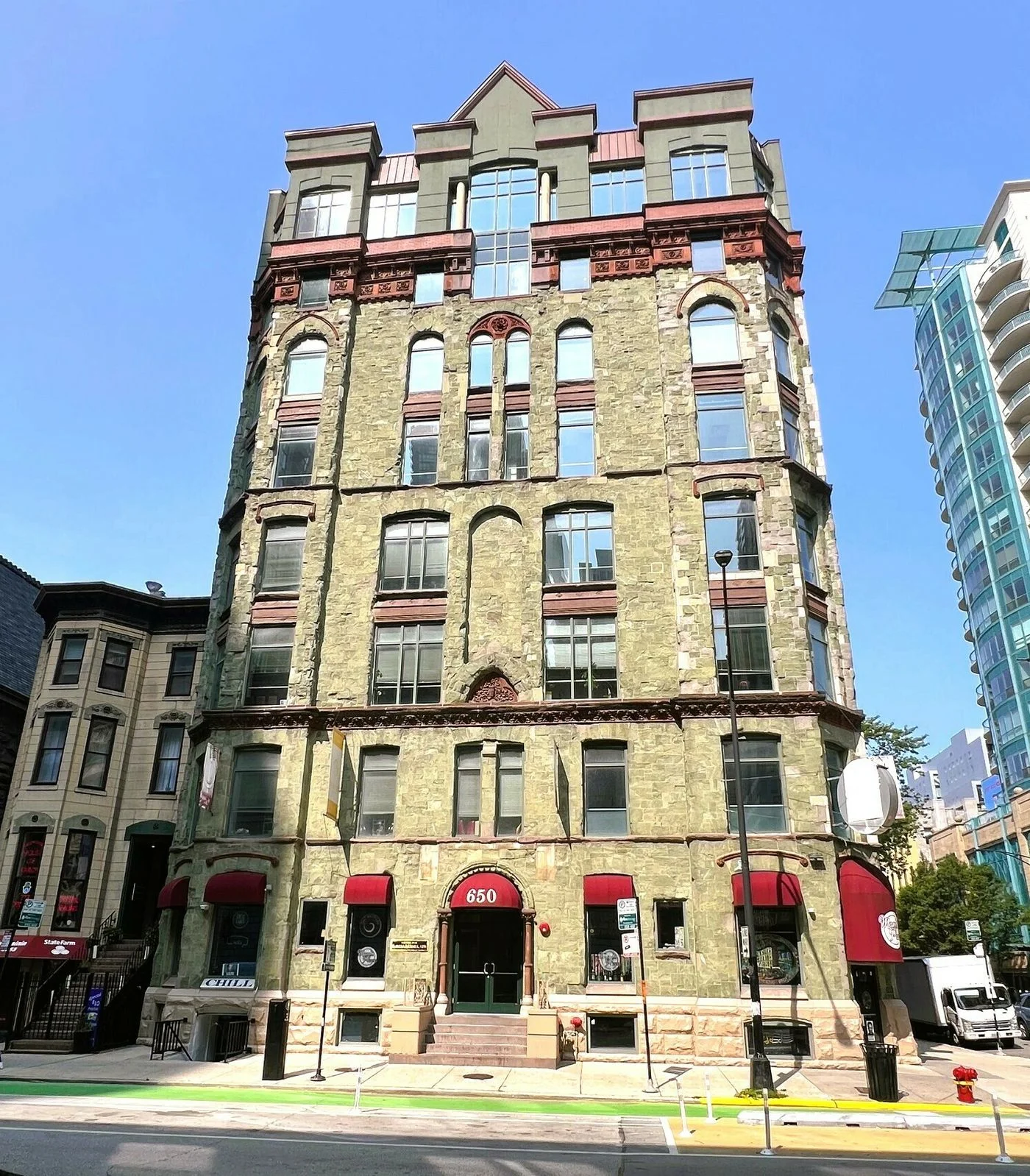 Photo 1 of 650 N Dearborn St, Chicago, IL 60654