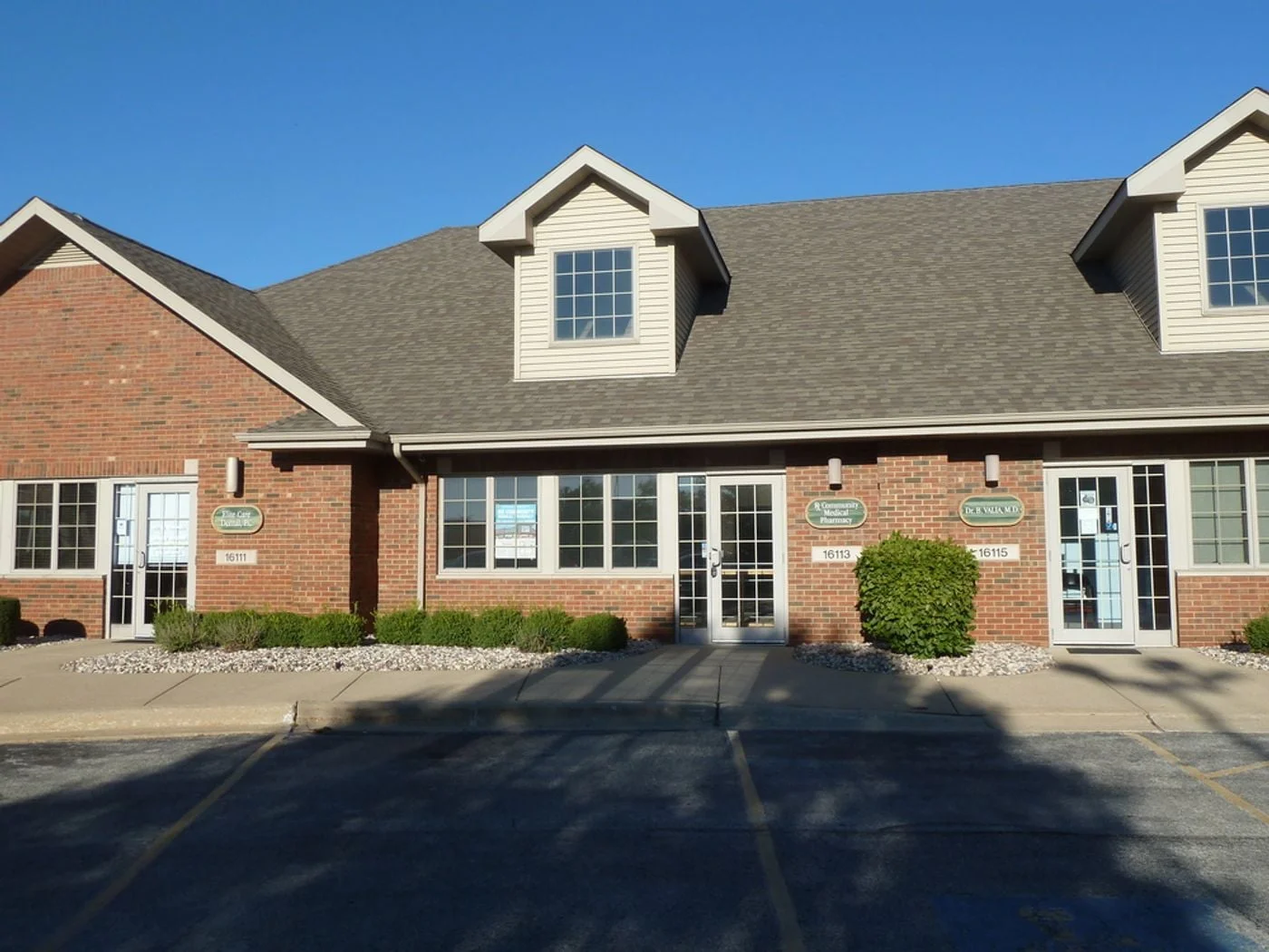 Photo 3 of 16113 La Salle St, South Holland, IL 60473