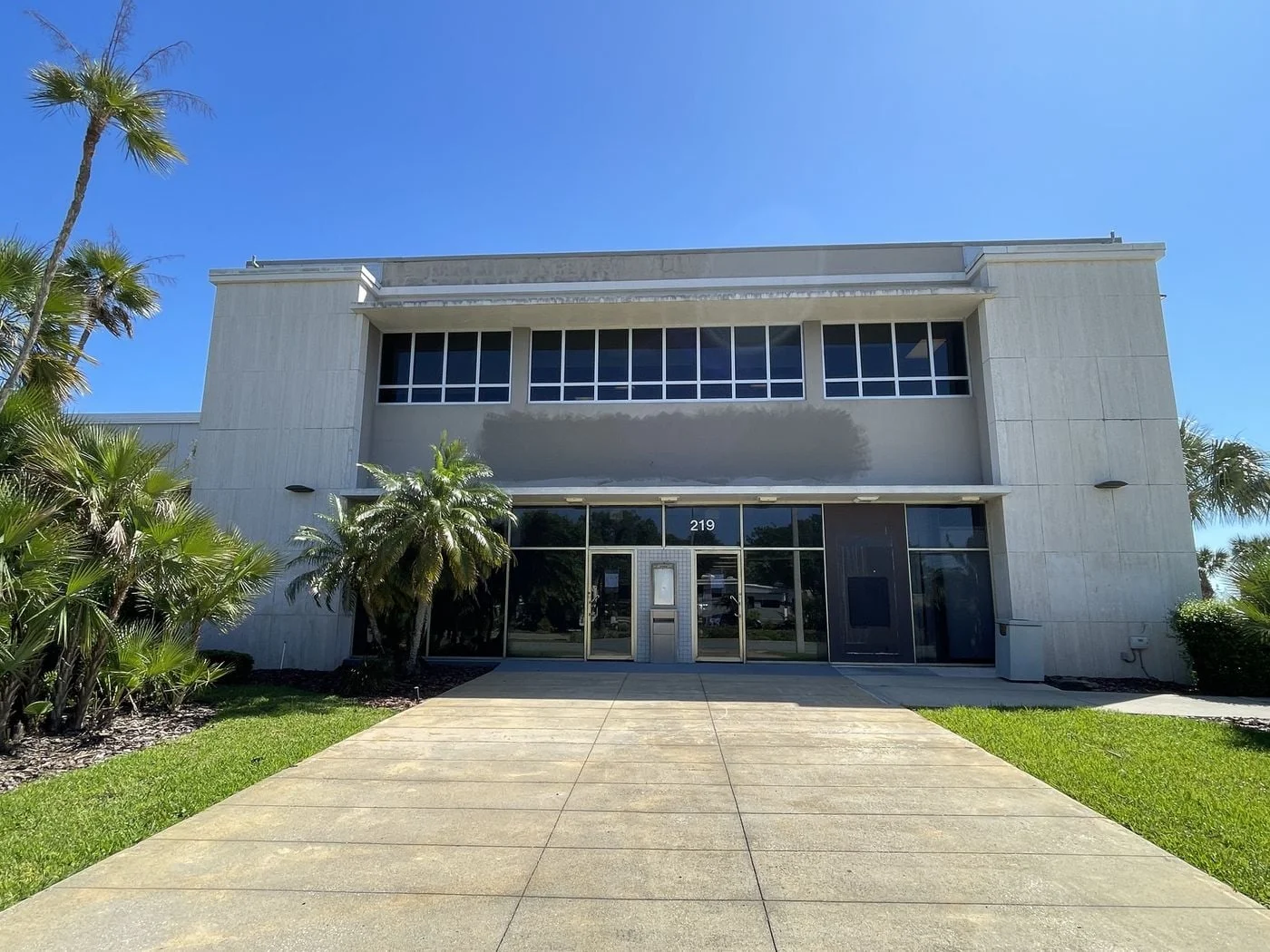 Photo 2 of 219 Indian River Ave, Titusville, FL 32796