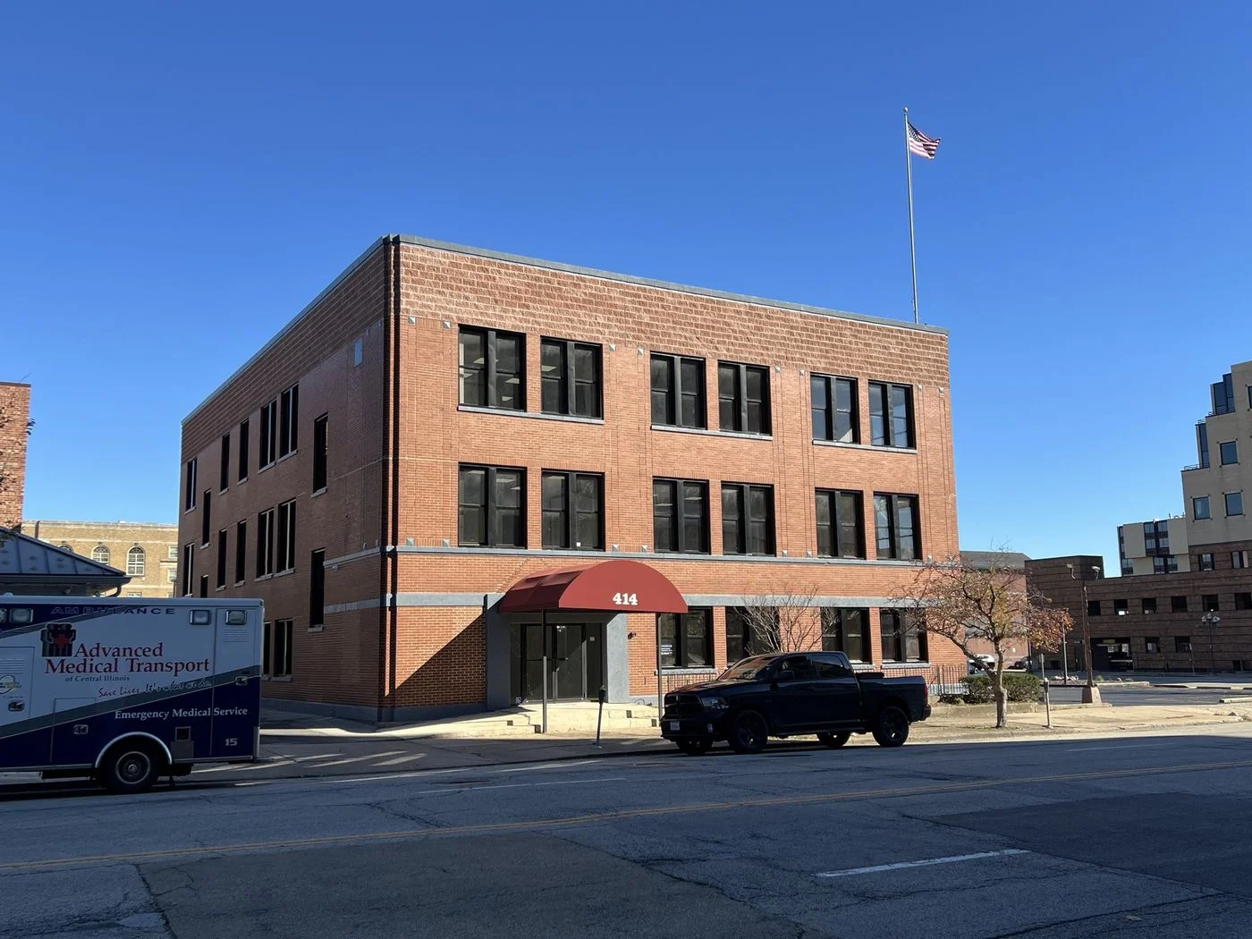Photo-2 of 414 Hamilton Blvd, Peoria, IL 61602