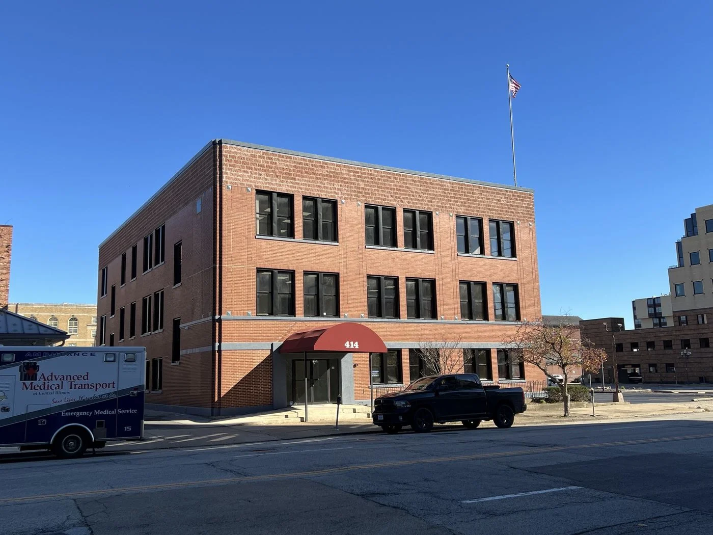Photo-3 of 414 Hamilton Blvd, Peoria, IL 61602