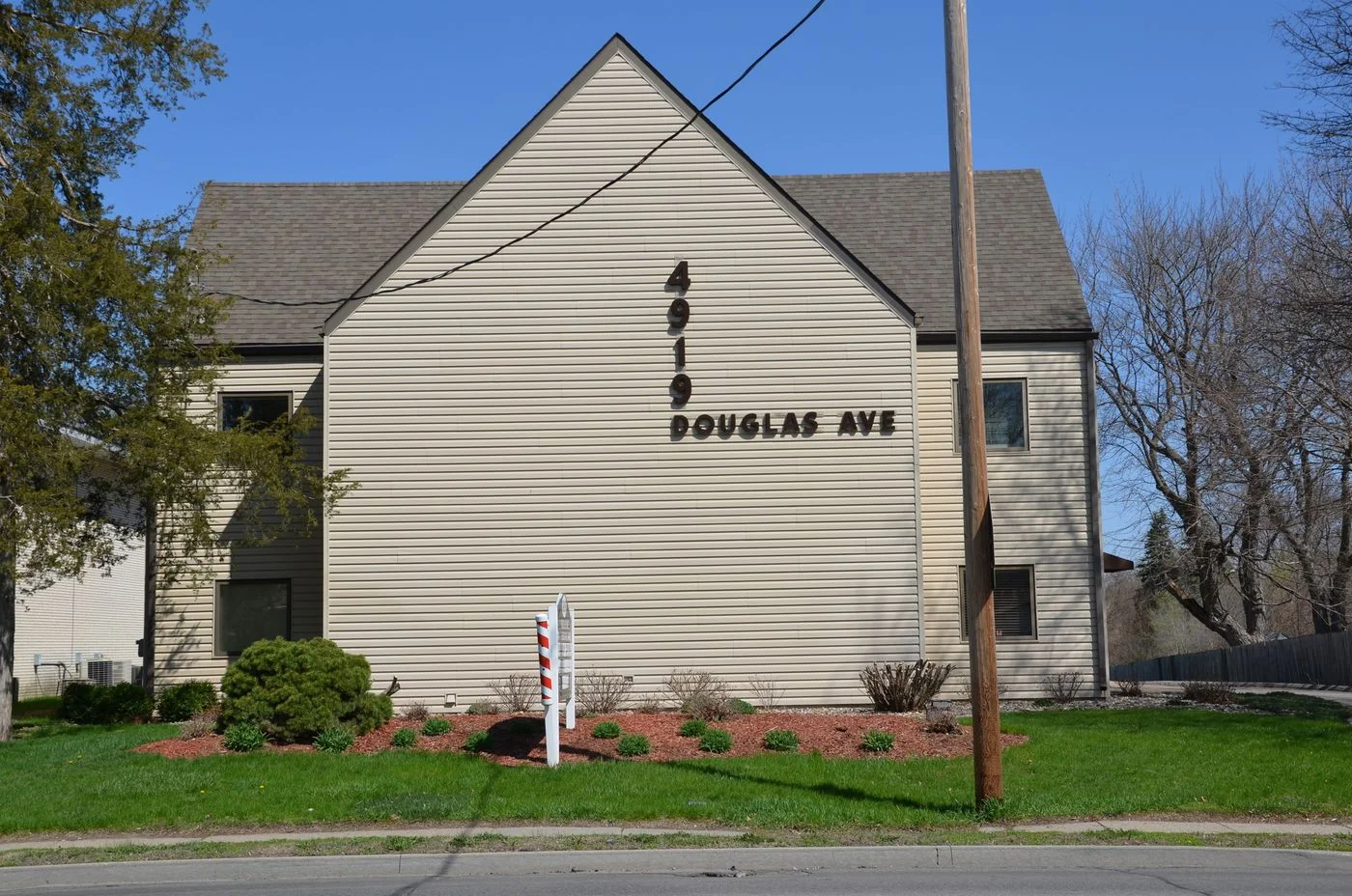 Photo 1 of 4919 Douglas Ave, Des Moines, IA 50310