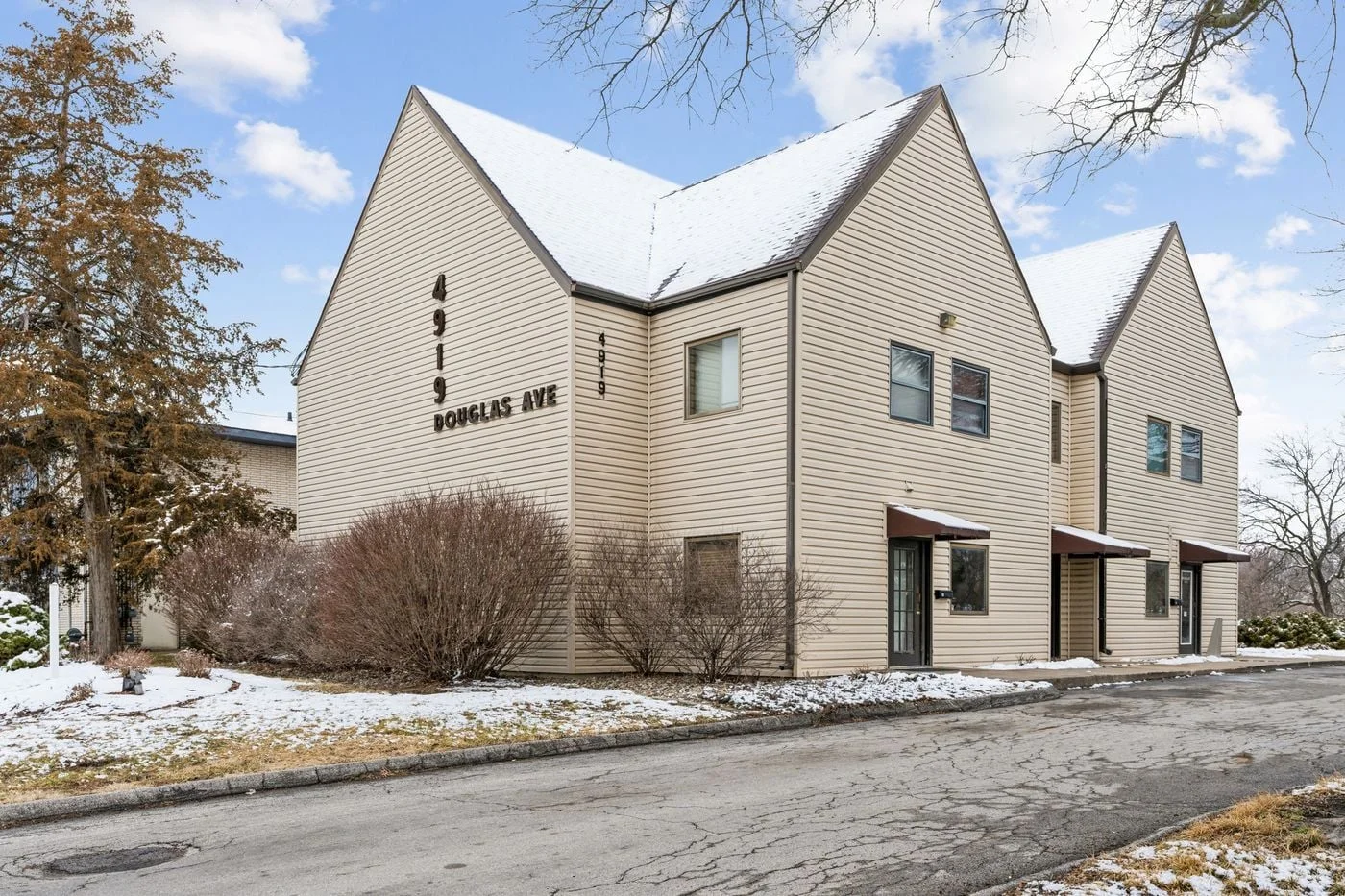 Photo 2 of 4919 Douglas Ave, Des Moines, IA 50310