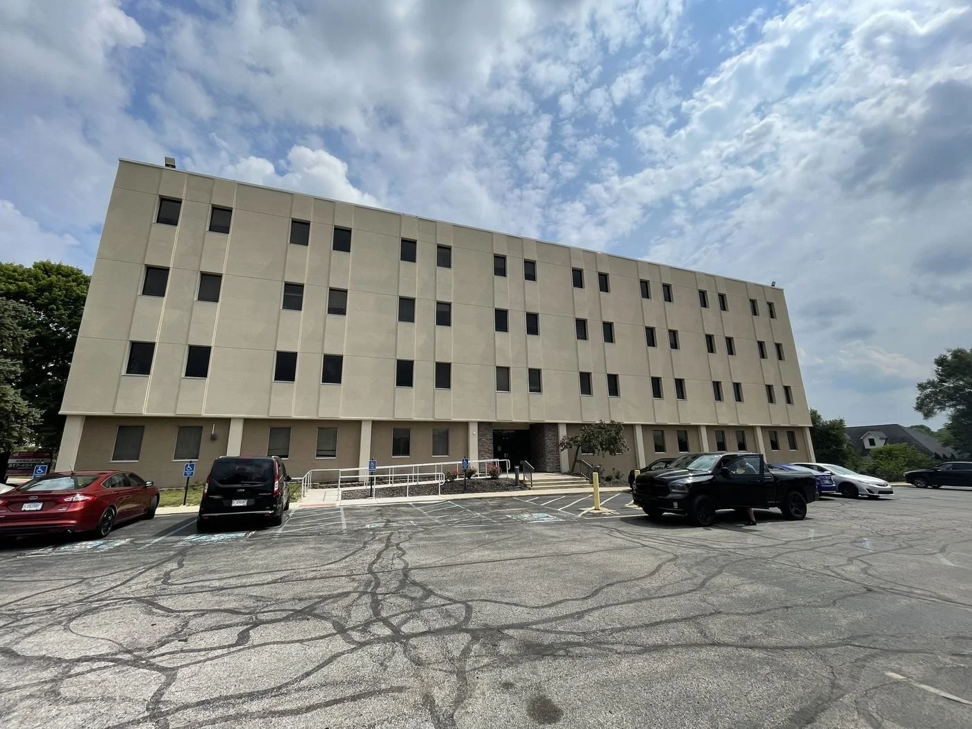 Photo 2 of 4755 Kingsway Dr, Indianapolis, IN 46205