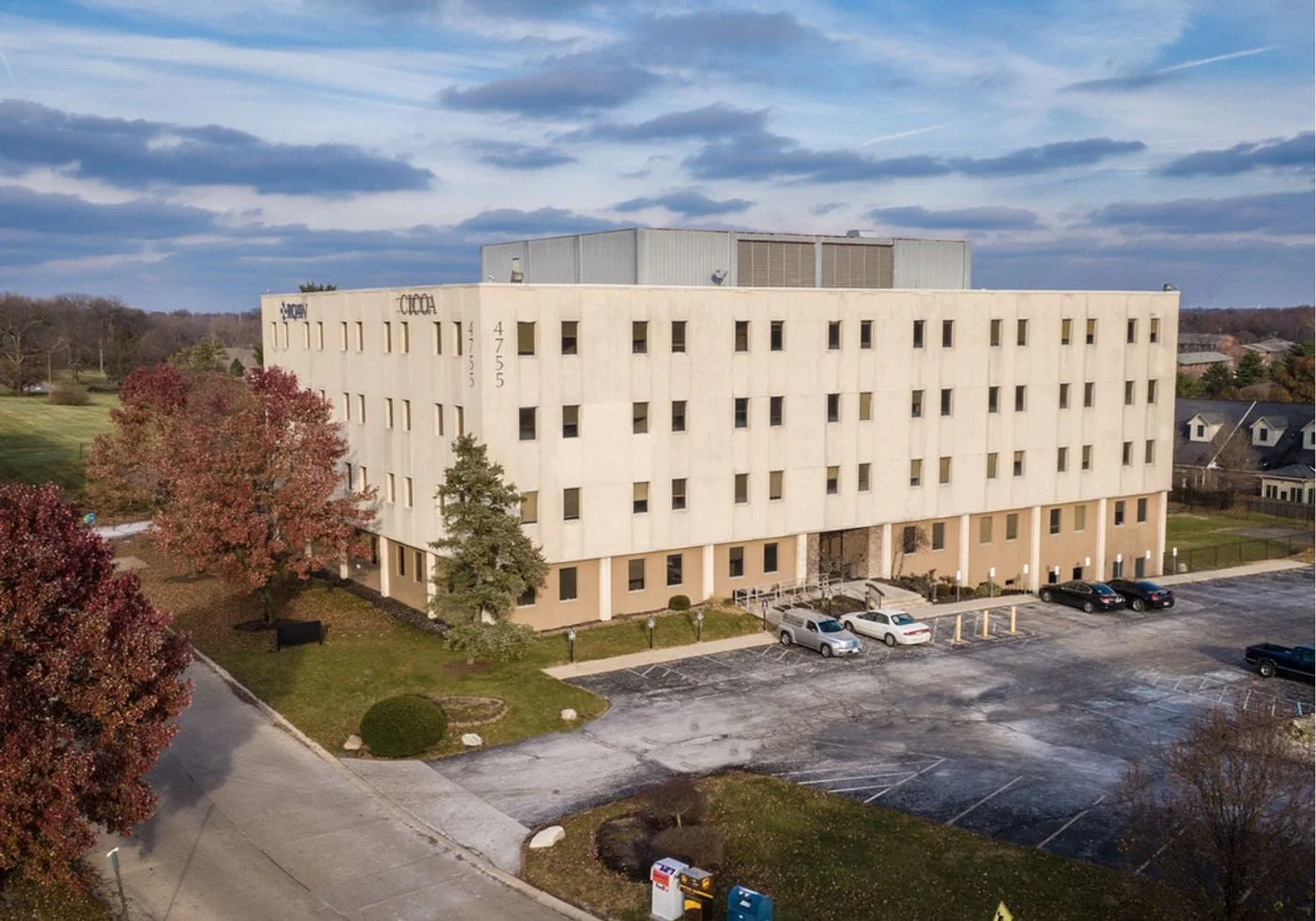 Photo 3 of 4755 Kingsway Dr, Indianapolis, IN 46205