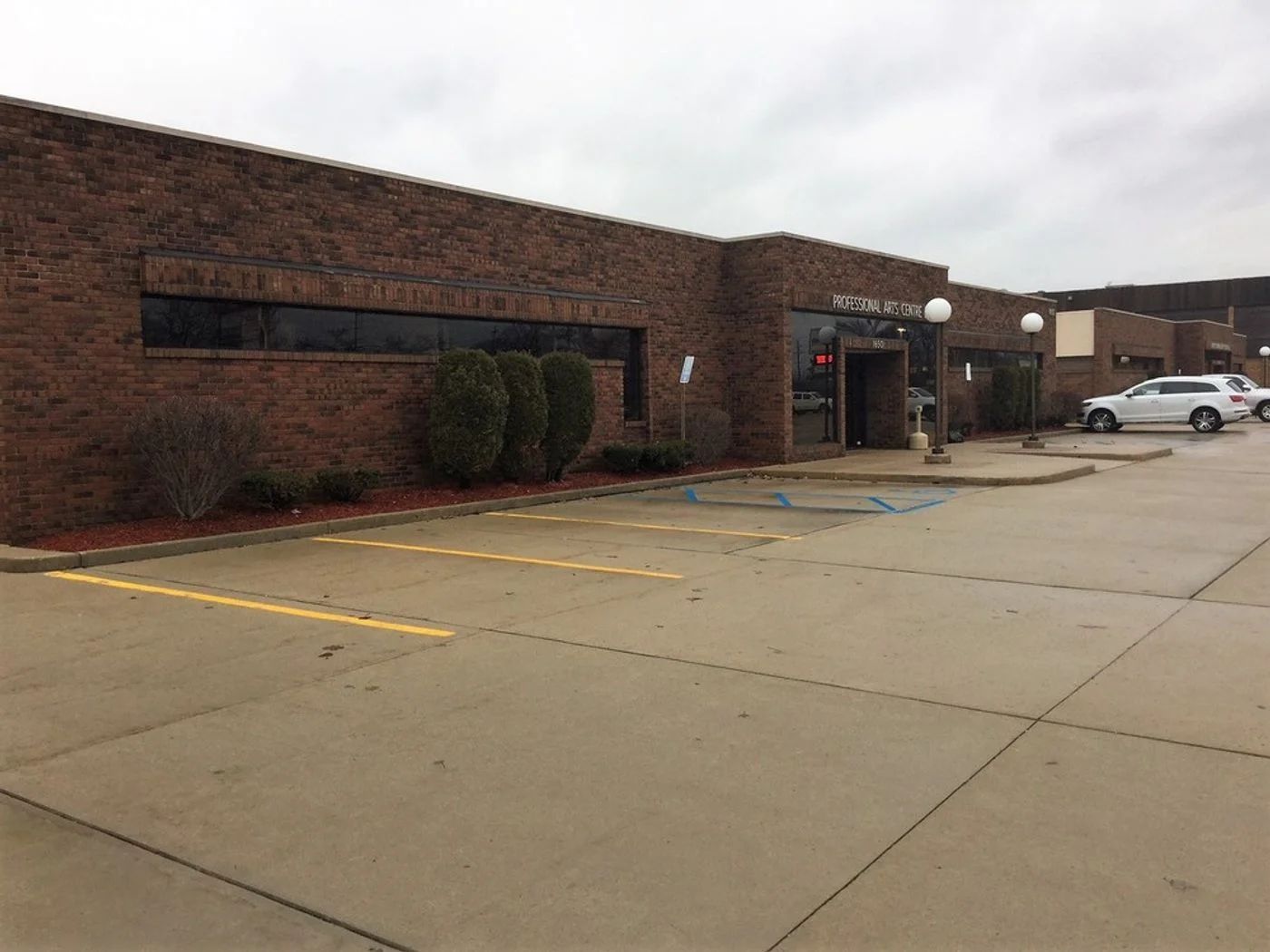 Photo-3 of 1650 Fort St, Trenton, MI 48183