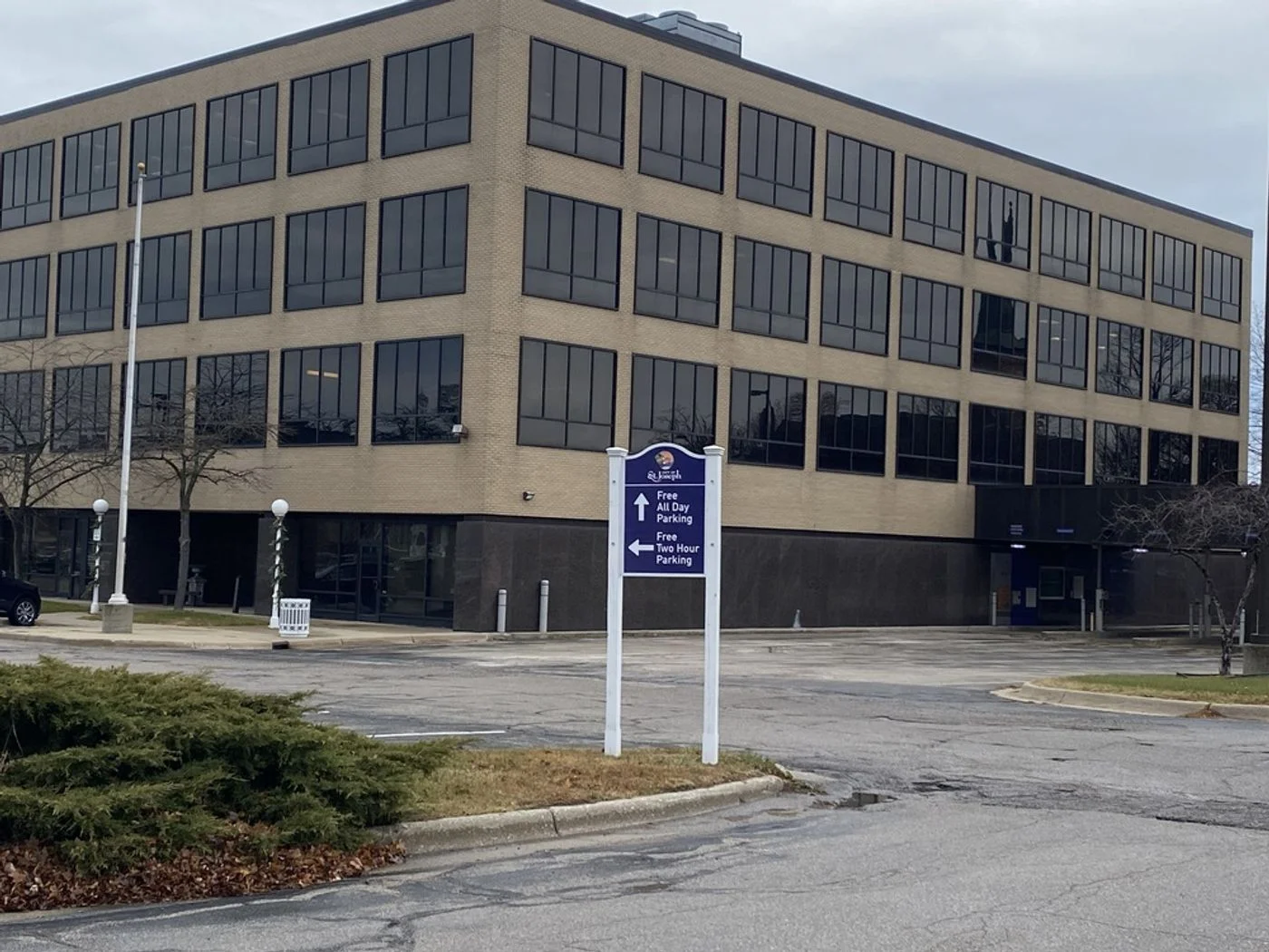 Photo-1 of 830 Pleasant St, Saint Joseph, MI 49085