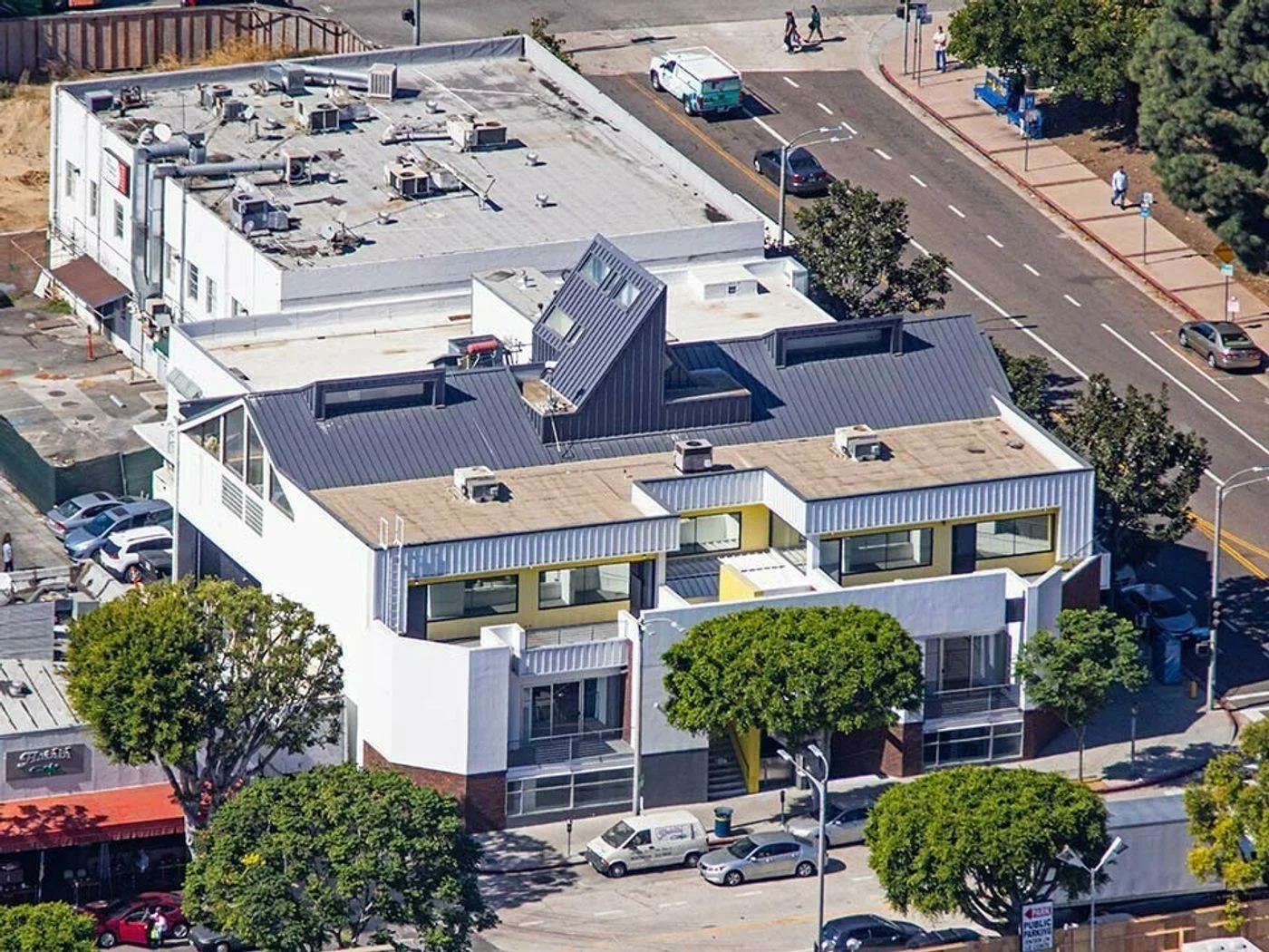 Photo 1 of 911 Broxton Ave, Los Angeles, CA 90024