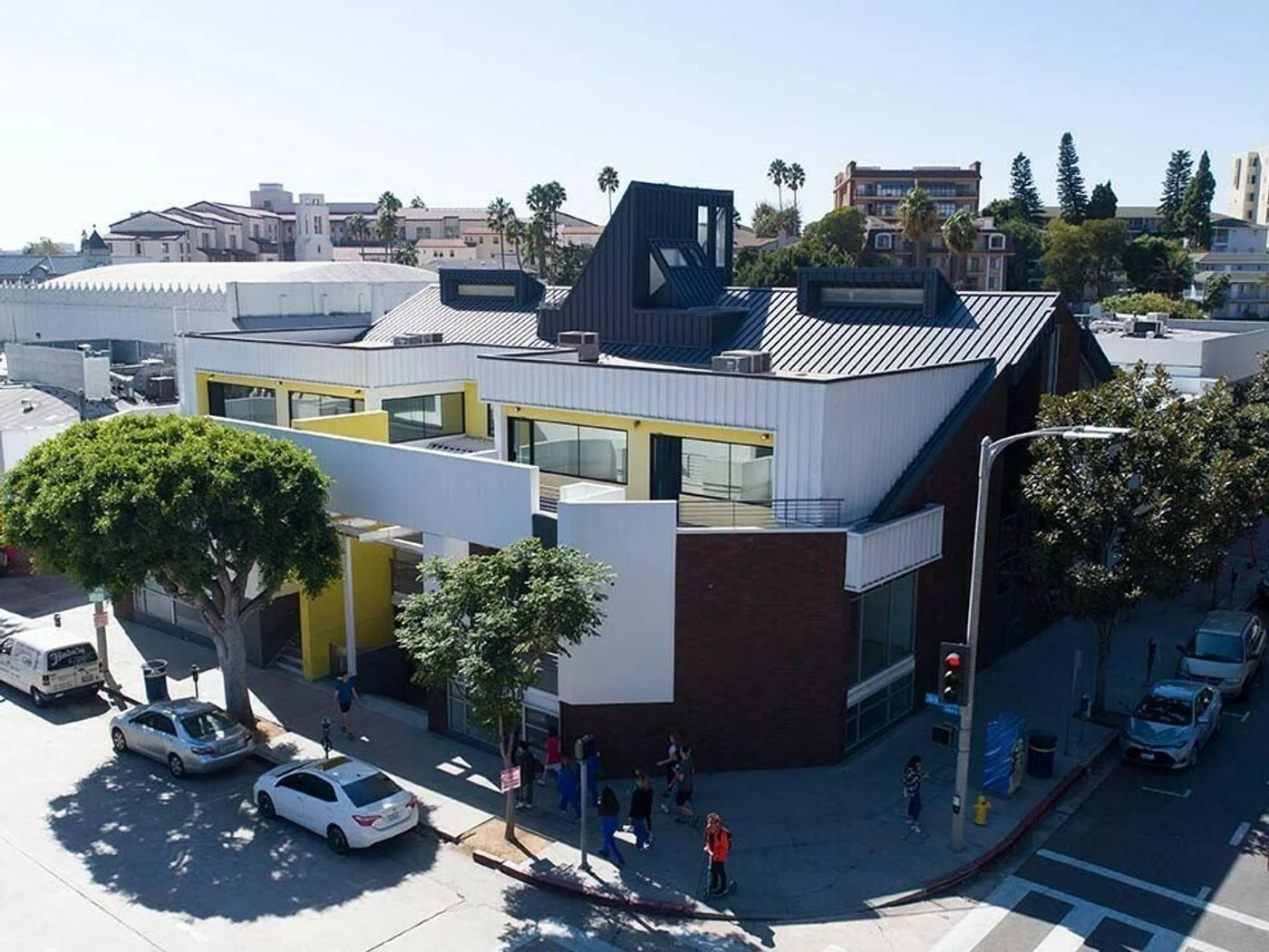 Photo 2 of 911 Broxton Ave, Los Angeles, CA 90024