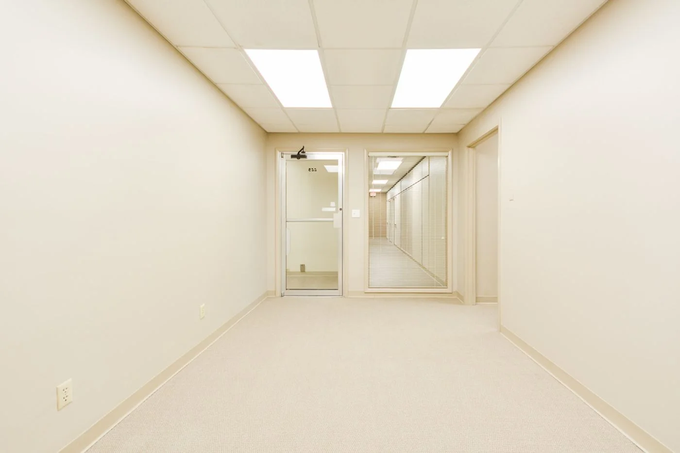 Photo 3 of 7509 Cantrell Rd, Little Rock, AR 72207