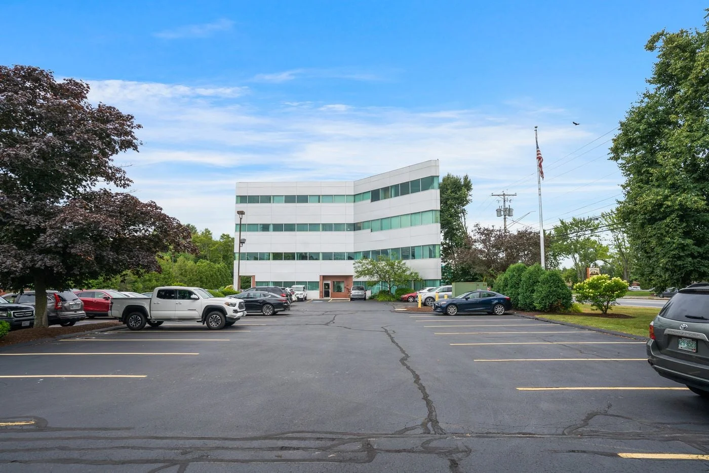 Photo 2 of 547 Amherst St, Nashua, NH 03063