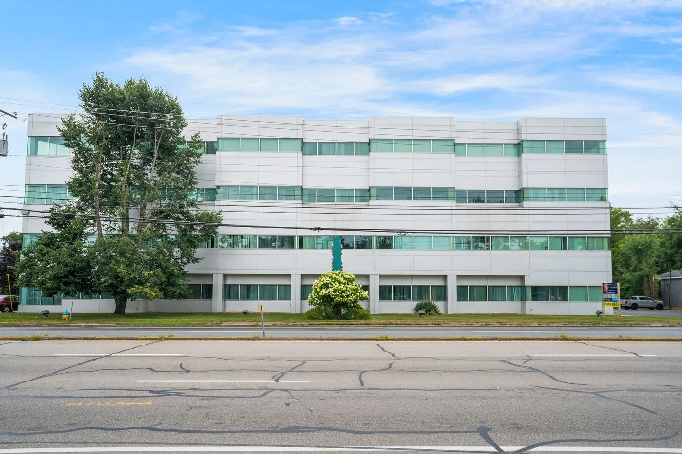 Photo 3 of 547 Amherst St, Nashua, NH 03063