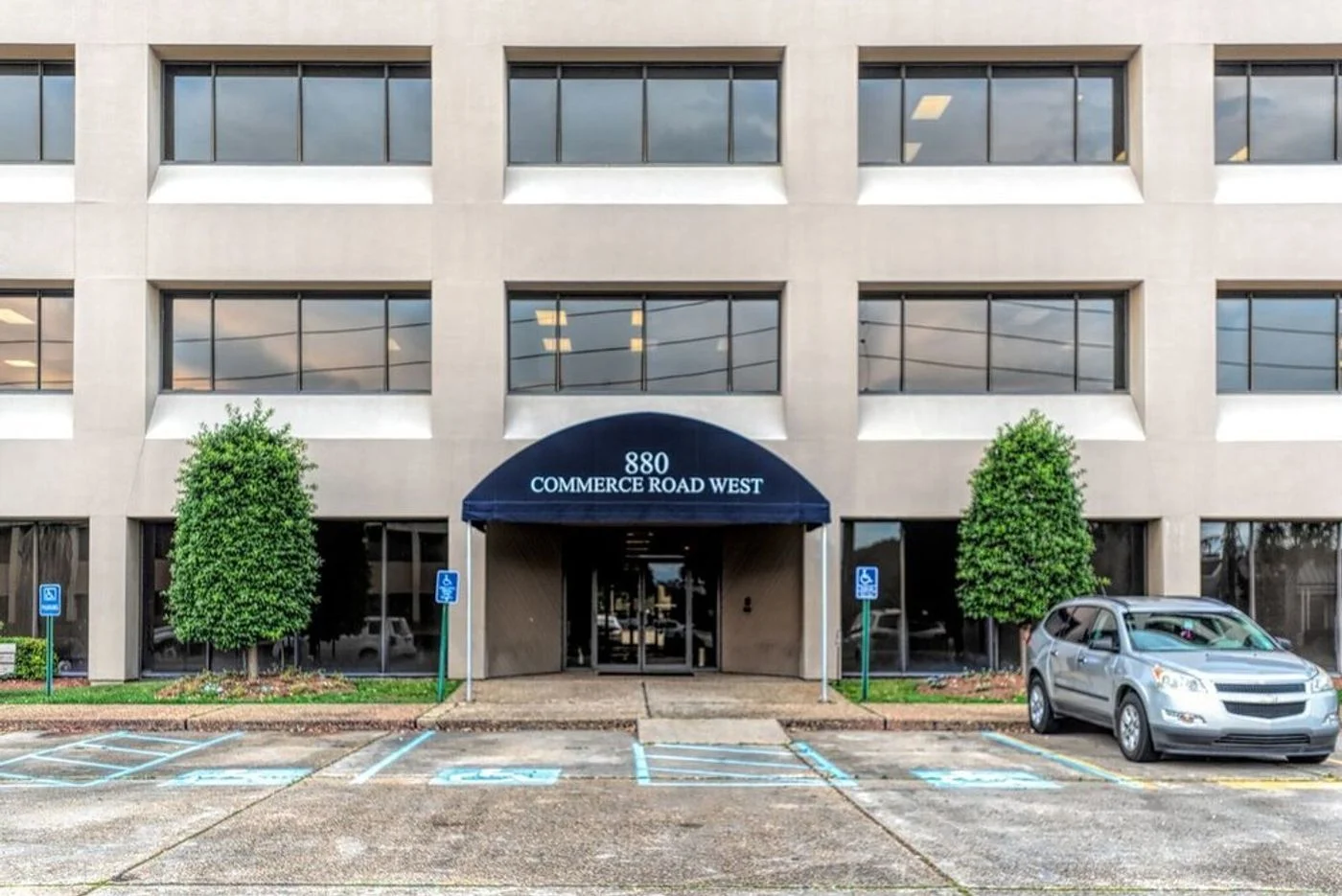 Photo-1 of 880 W Commerce Rd, New Orleans, LA 70123