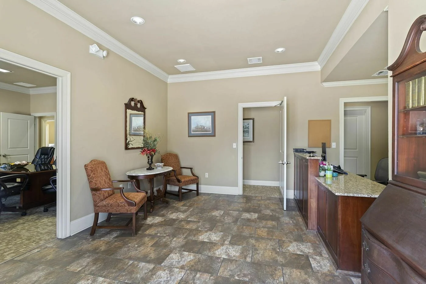 Photo-2 of 11414 Lake Sherwood Ave N, Baton Rouge, LA 70816