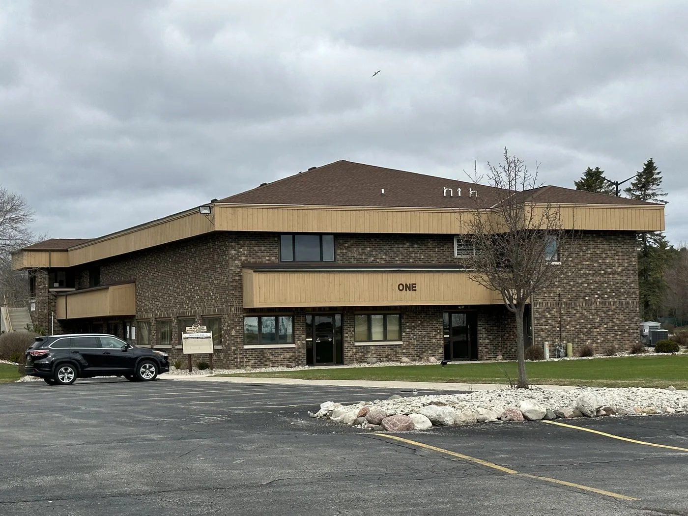 Photo 2 of 1 E Waldo Blvd, Manitowoc, WI 54220