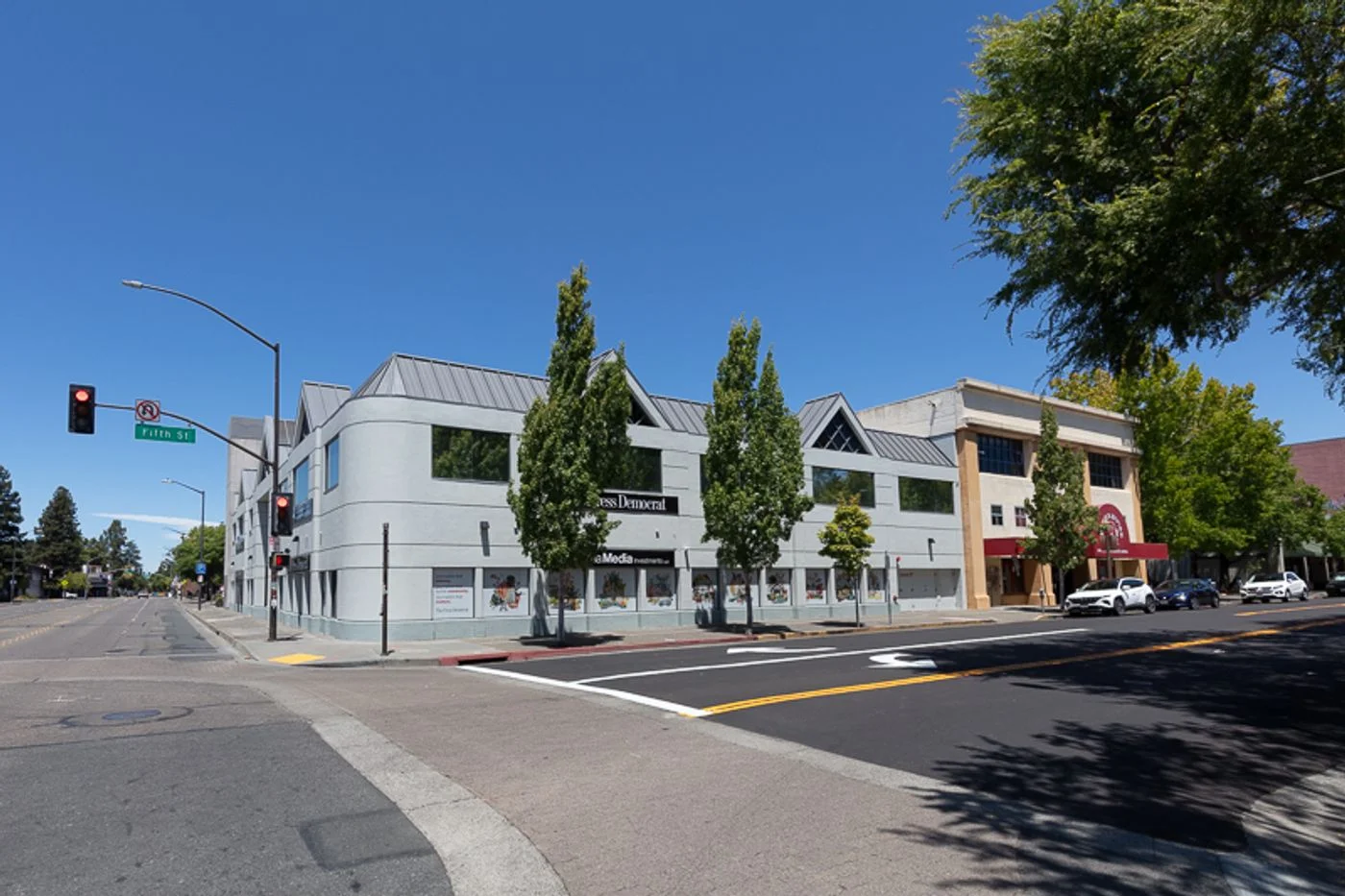 Photo 2 of 416 B St, Santa Rosa, CA 95401