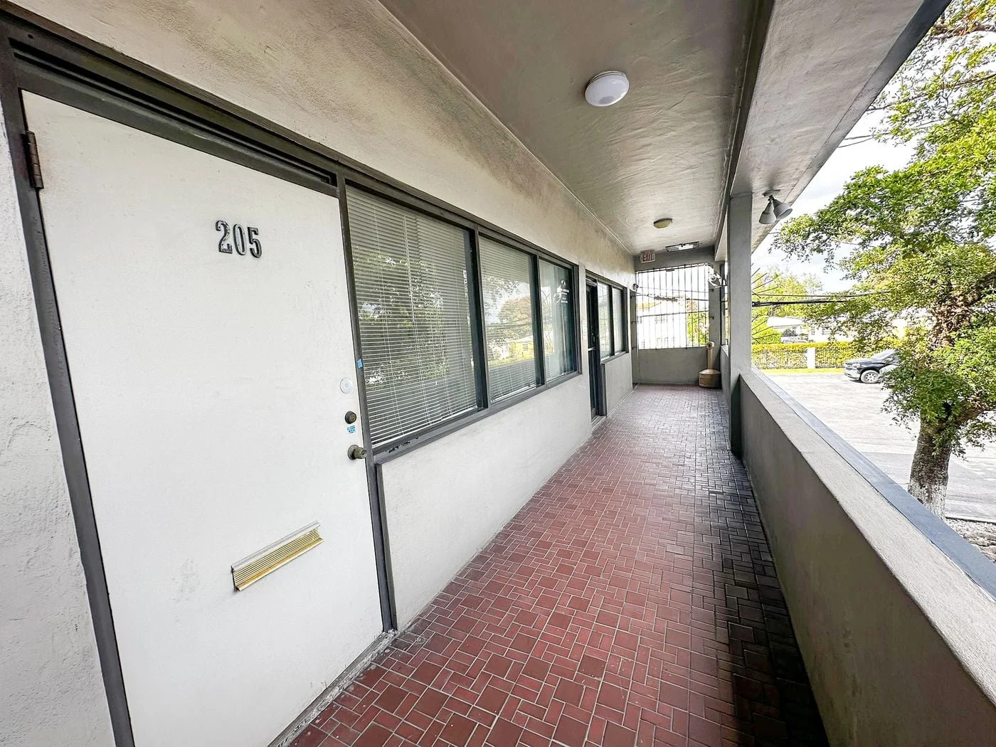 Photo 3 of 3735 SW 8th St, Coral Gables, FL 33134