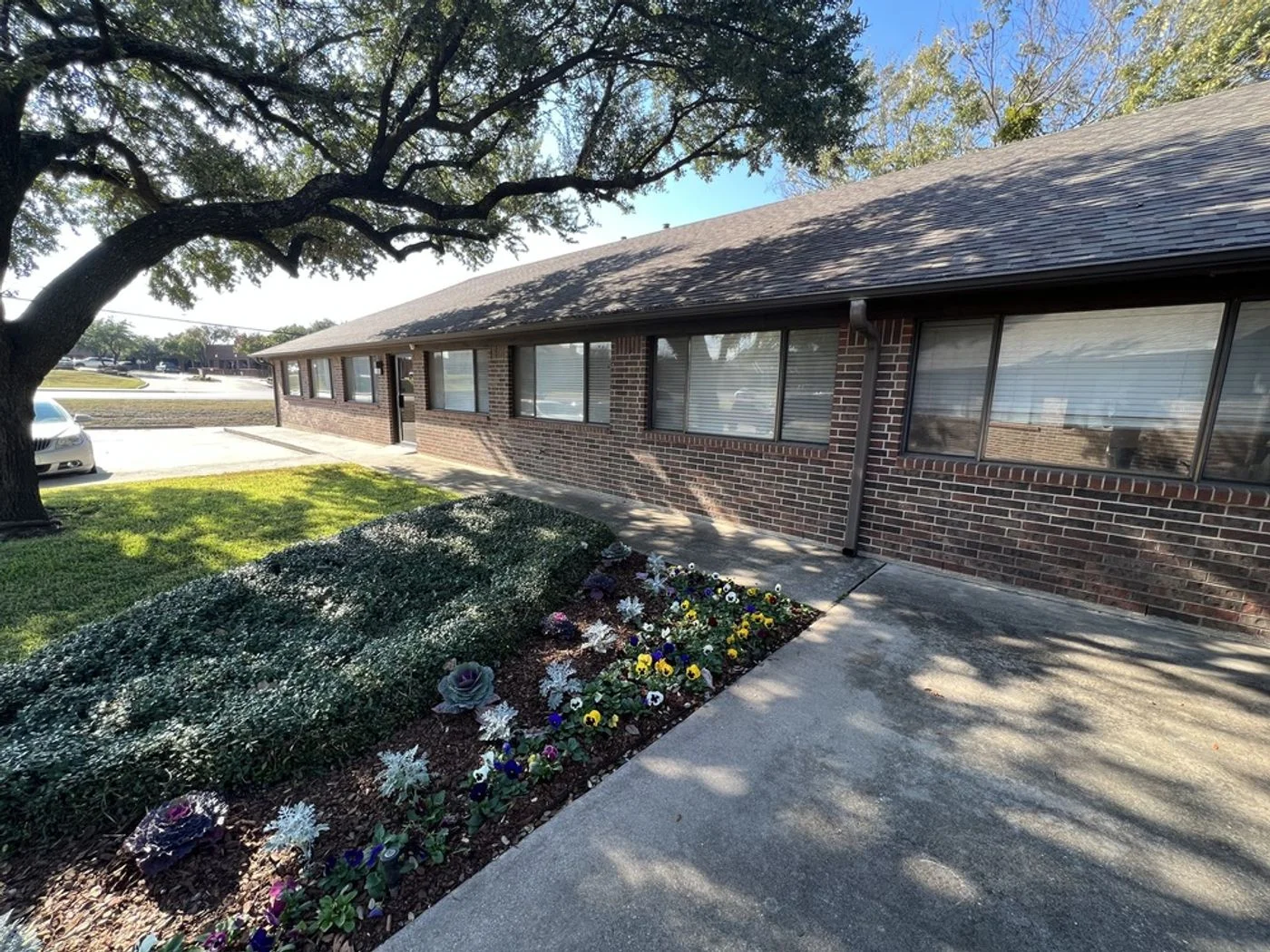 Photo-2 of 1121 Dallas Dr, Denton, TX 76205