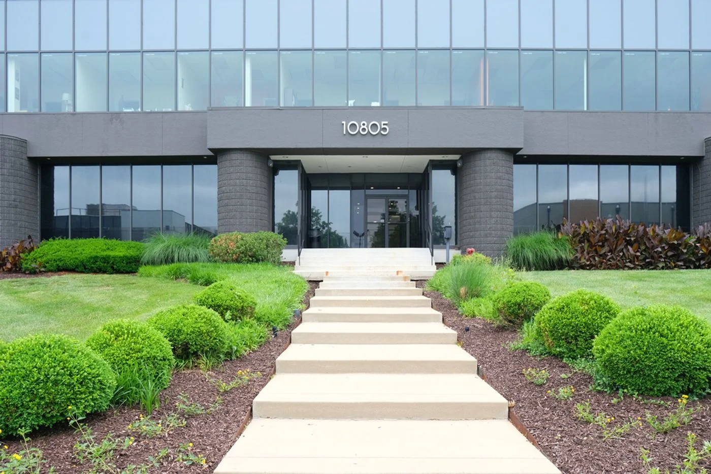 Photo 2 of 10805 Sunset Office Dr, Saint Louis, MO 63127
