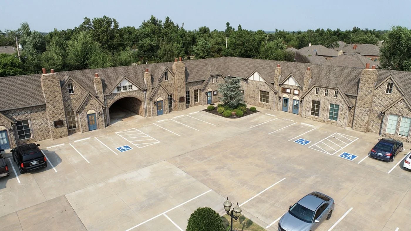 Photo 3 of 307 E Danforth Rd, Edmond, OK 73034