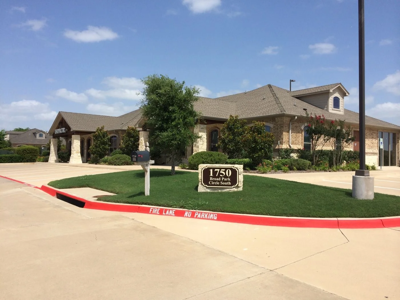 Photo 3 of 1750 Broad Park Cir S, Mansfield, TX 76063