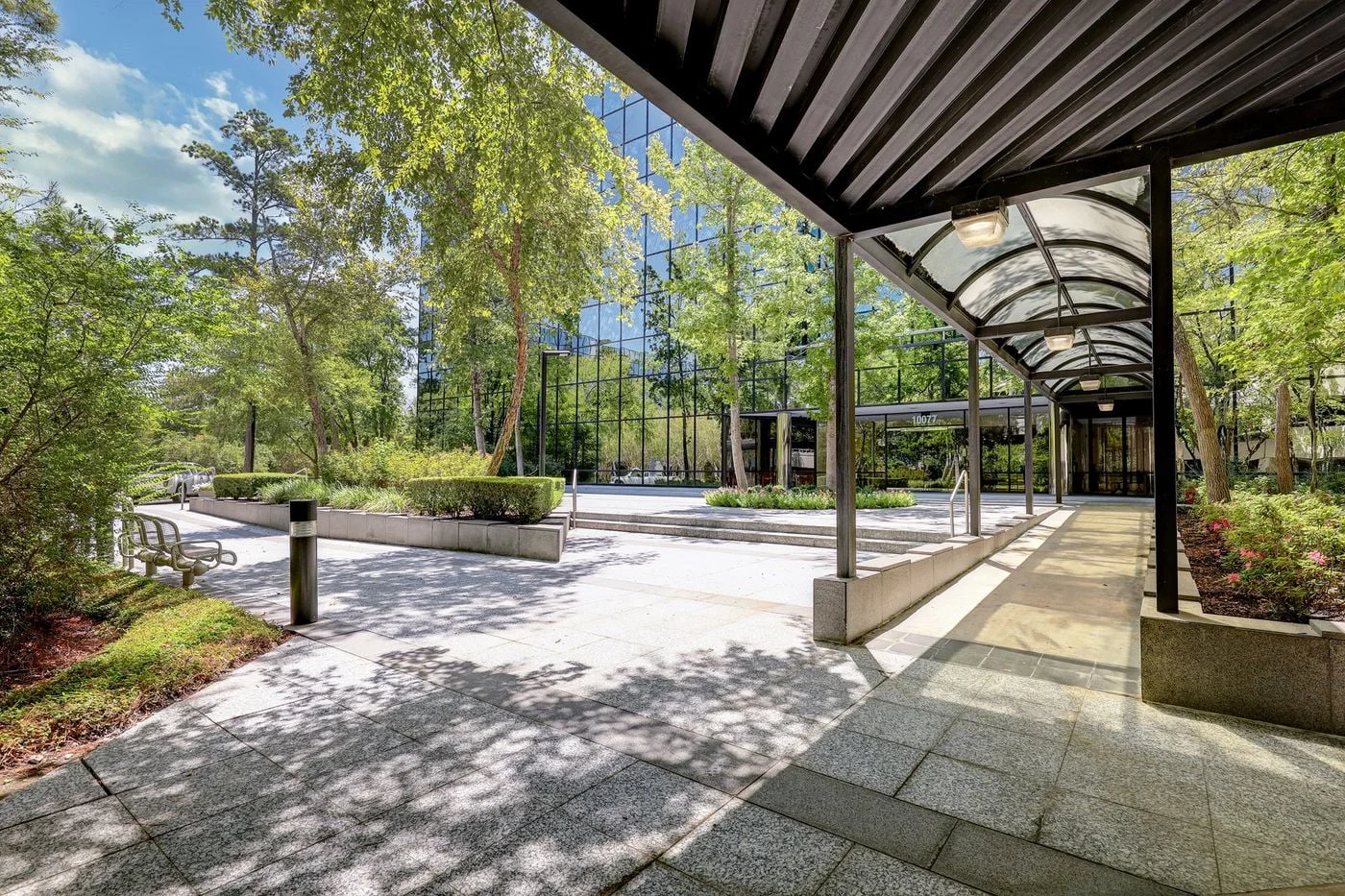 Photo 3 of 10077 Grogans Mill Rd, The Woodlands, TX 77380