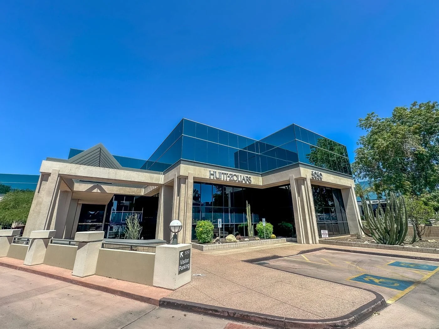 Photo 2 of 5050 N 40th St, Phoenix, AZ 85018