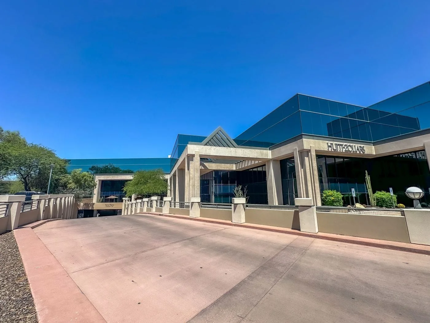 Photo 3 of 5050 N 40th St, Phoenix, AZ 85018