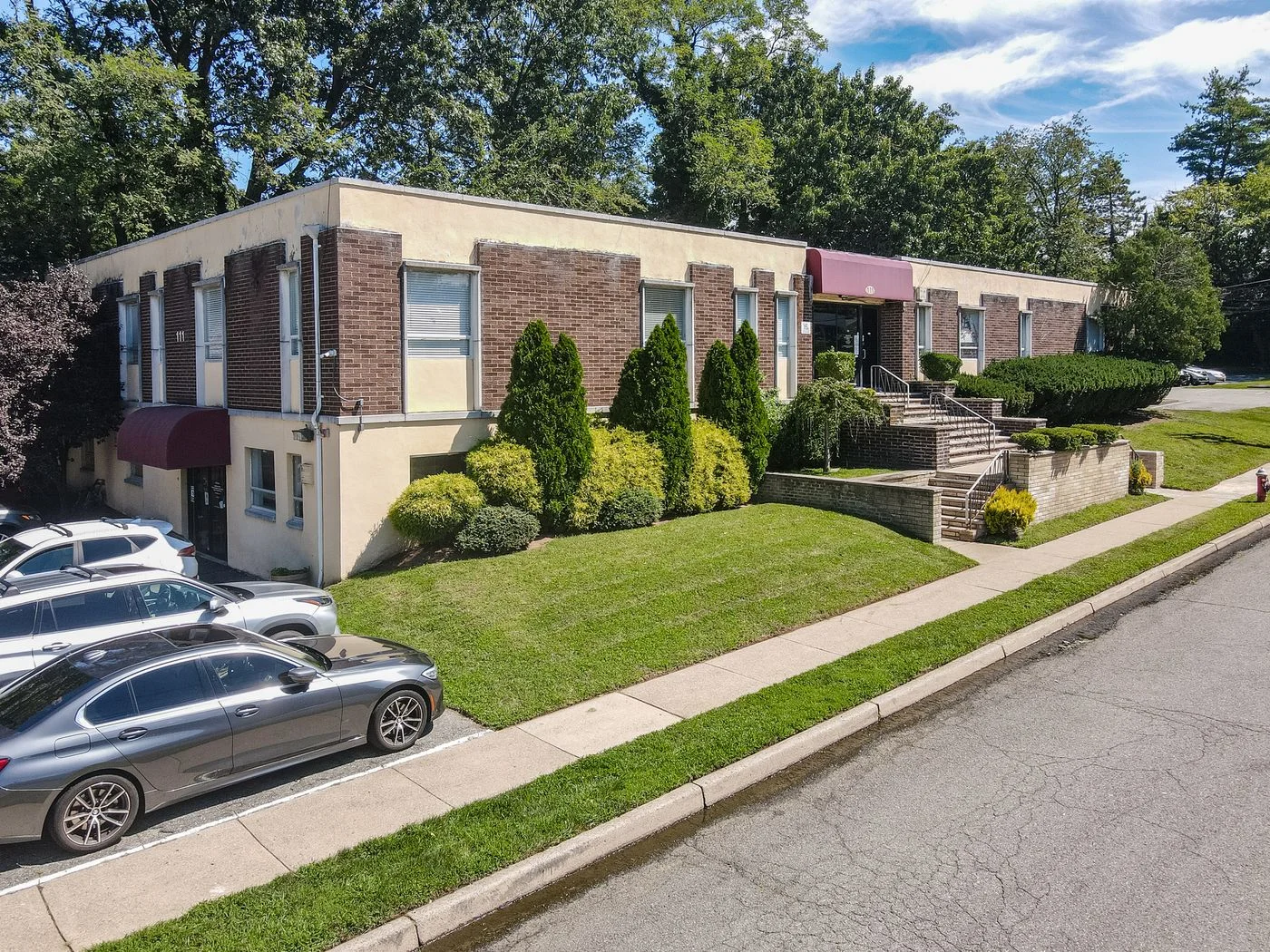 Photo 1 of 111 Galway Pl, Teaneck, NJ 07666